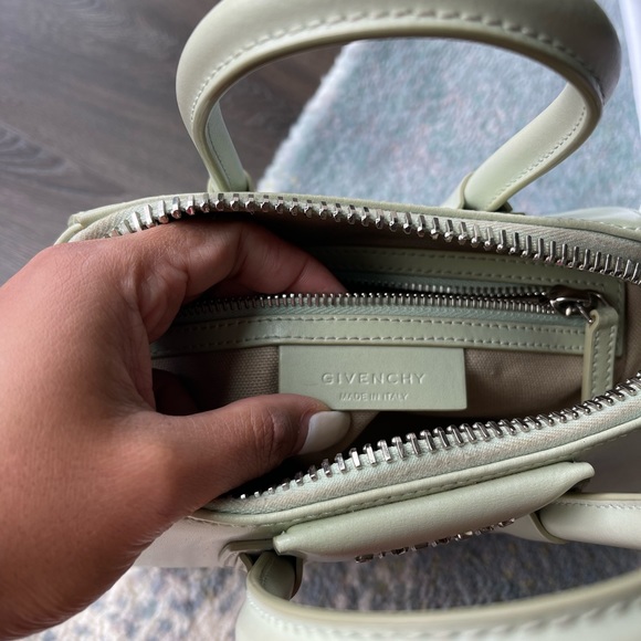Authentic GIVENCHY Antigona Mini Shoulder Handbag - Picture 3 of 10